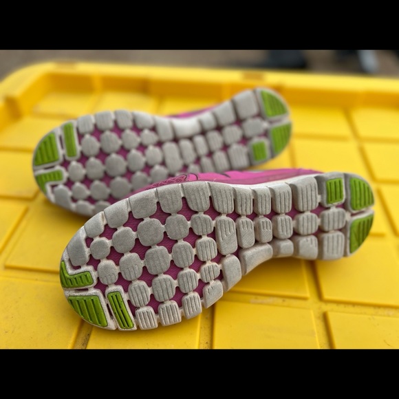 Nike Purple Walking/Running Shoes 8.5 women’s - Picture 2 of 4